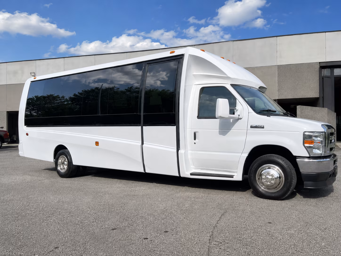 bus rentals for music fans heading to tacoma dome events