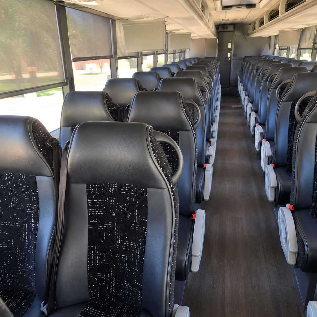 long distance bus service from kent to vancouver bc and the canadian border